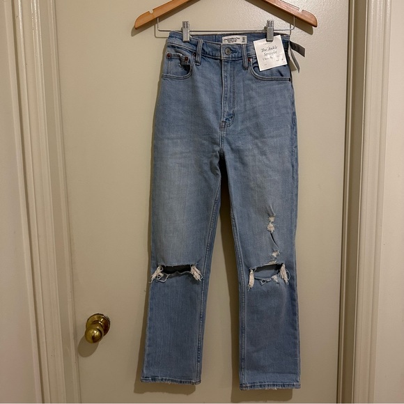 NWT Abercrombie Curve Love The Ankle Straight Ultra High Rise Jeans (Size 24) - Picture 1 of 4